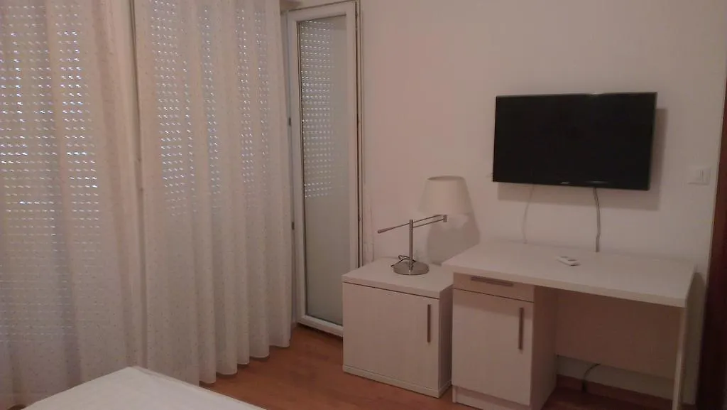 Adela Apartments - Beach Znjan Сплит 0*,