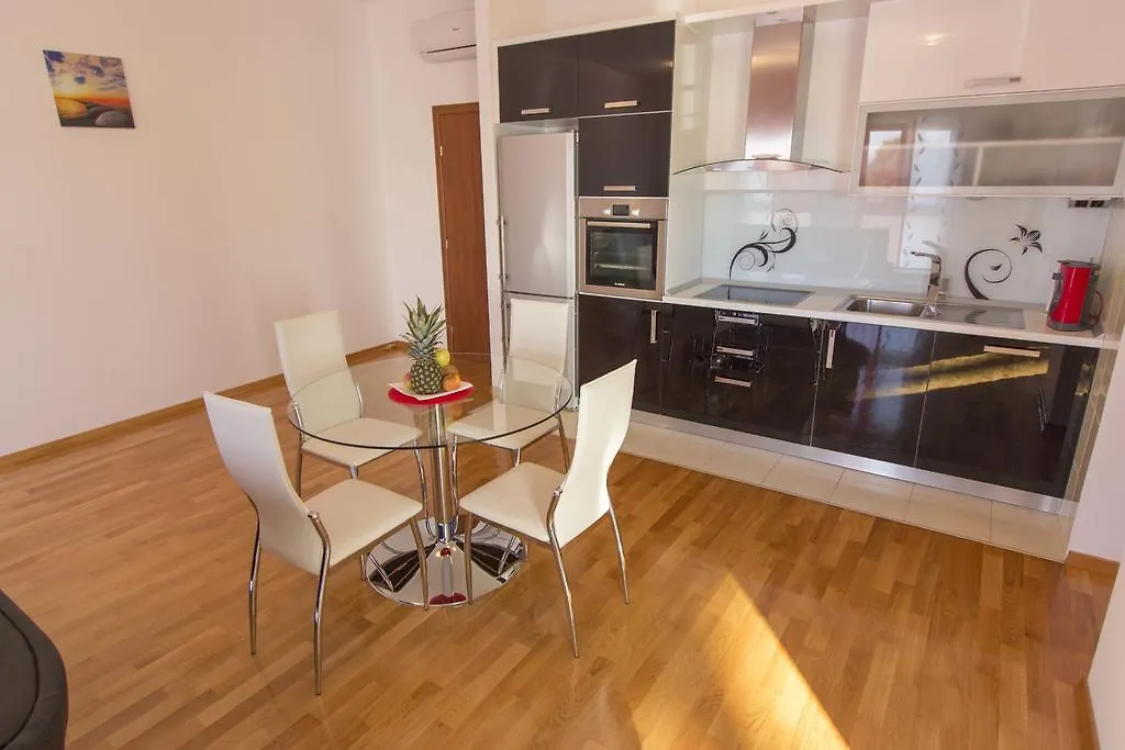 Adela Apartments - Beach Znjan ספליט