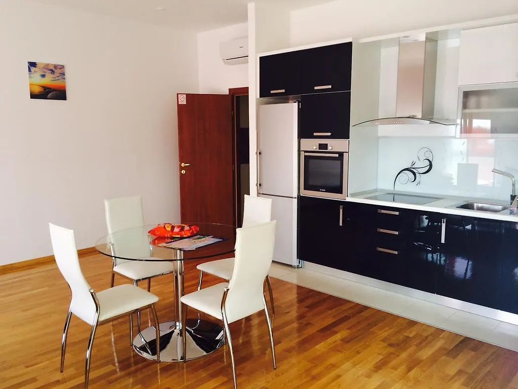 Adela Apartments - Beach Znjan Сплит