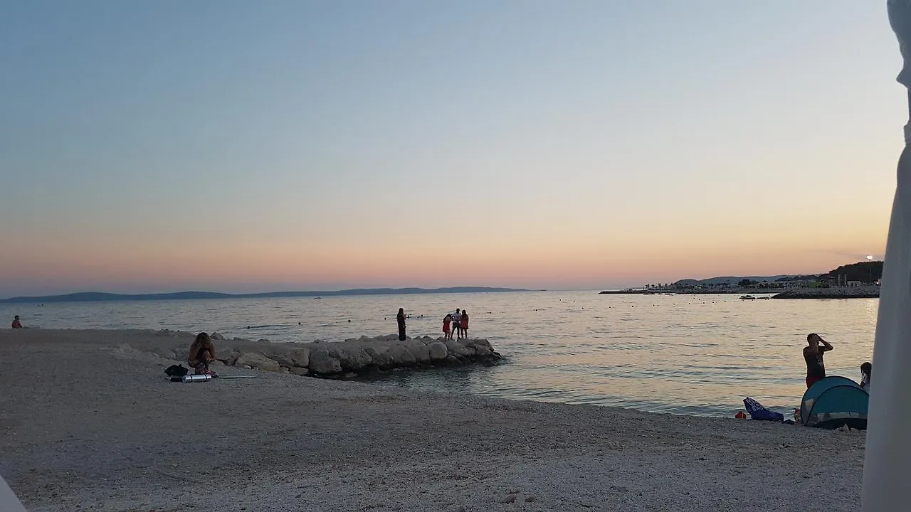 Adela Apartments - Beach Znjan ספליט